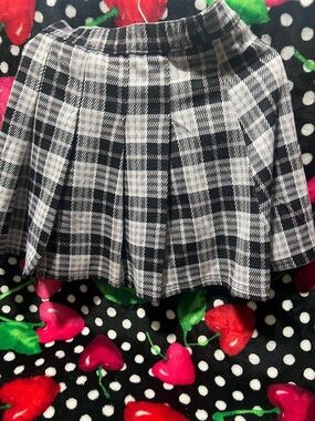 Classic Black and White Plaid Pleated Mini Skirt